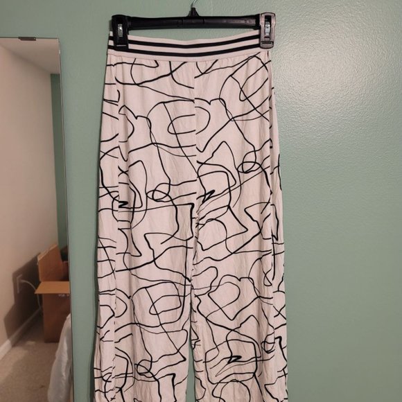 NWOT Geometric abstract black and white cropped trouser goucho UK 8 EU 36 US 4 - Picture 2 of 4